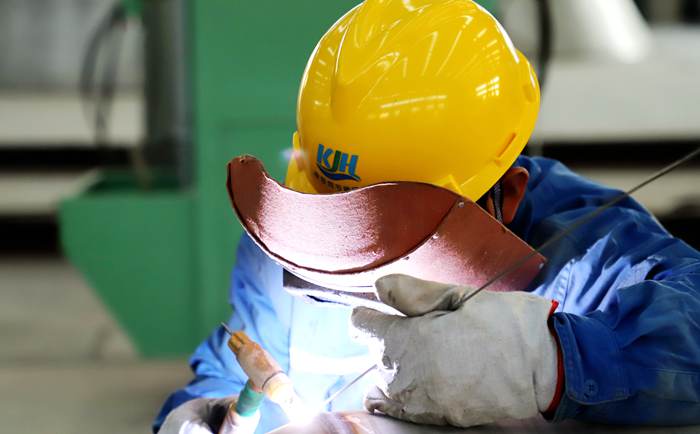 樱桃视频污污污技術工人幹活實景