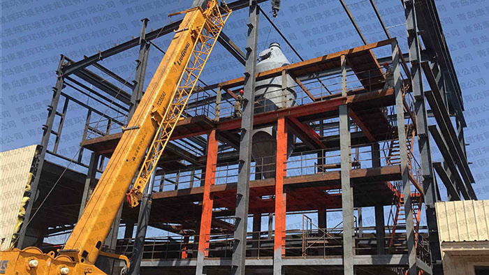 寧夏飼料添加劑三(sān)效蒸發(fā)器廢水處理項目工程安裝現場 寧夏(xià)飼料添加劑三效蒸發器廢水處理項目工程安裝現場