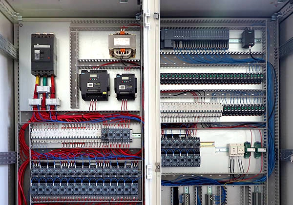 多效（xiào）蒸發器自控櫃實拍