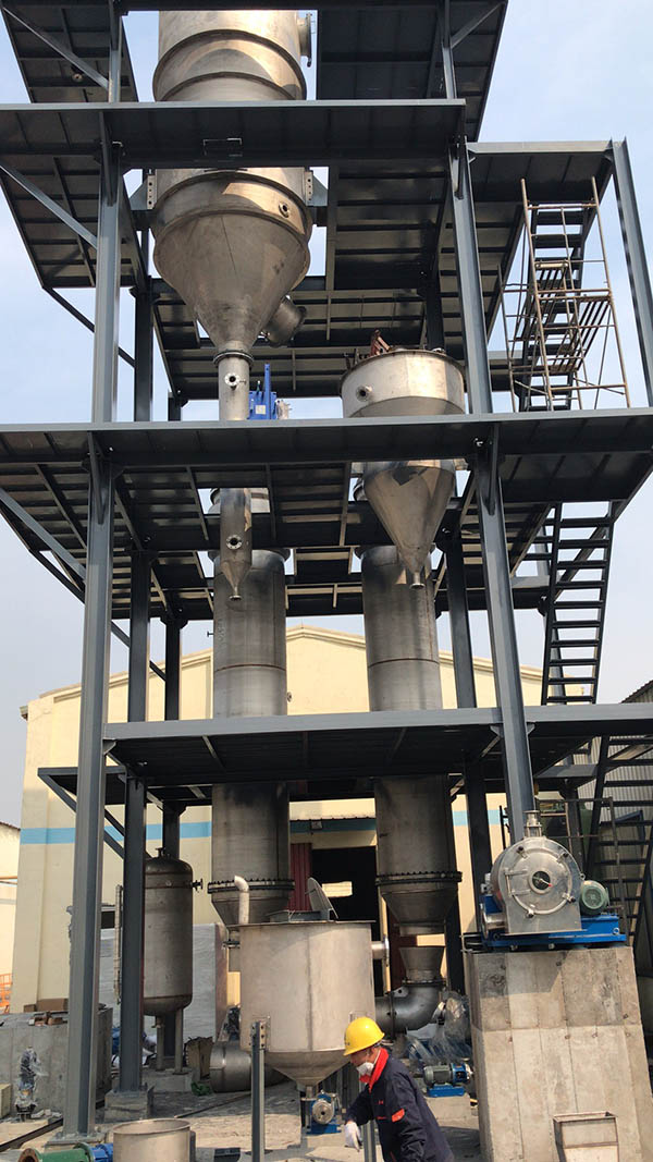 硫酸鈉（nà）結（jié）晶（jīng）器安（ān）裝現場